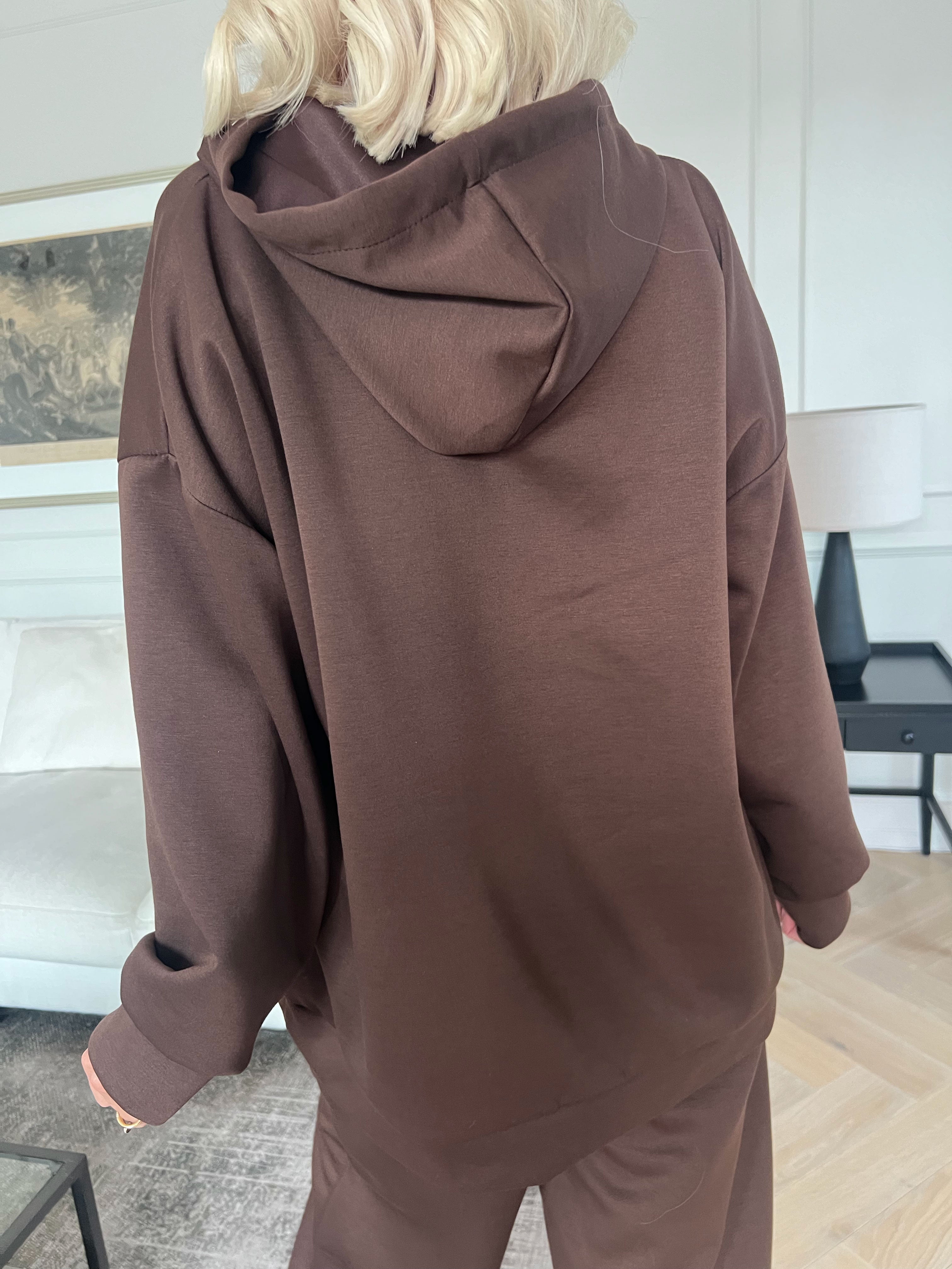 Winona - Blødt oversized joggingsæt i viskose med Vogue stående på bluse og bukser